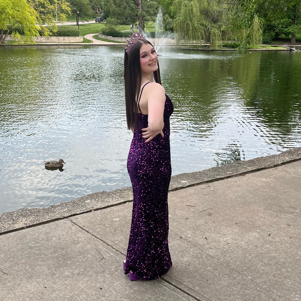 Prom dress - Picture 2 of 9